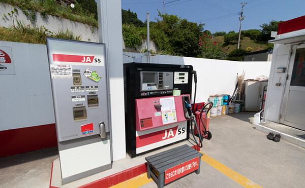 セルフたかたサービスステーション給油機の写真