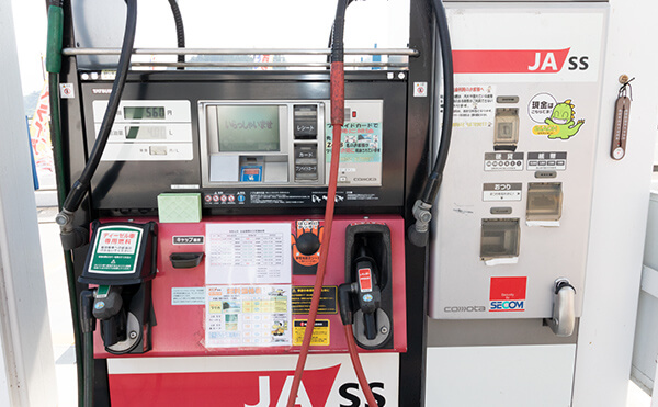セルフたかたサービスステーション給油機の写真
