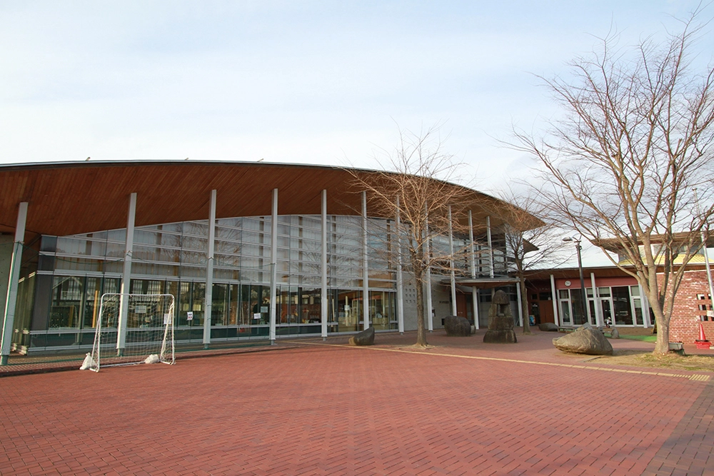 ゆはず交流館 岩手町立図書館外観