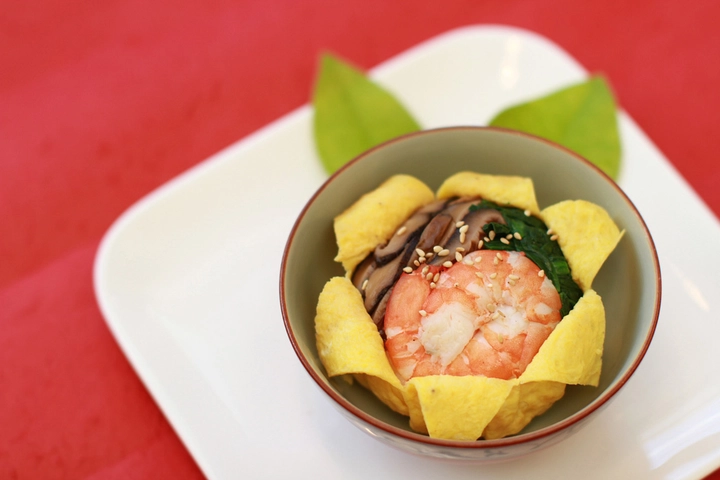 うす焼きたまごの花寿司