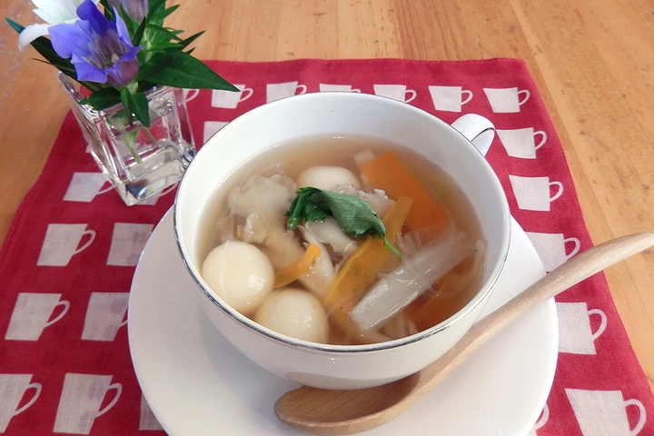 豆腐の白玉だんごときのこのスープ