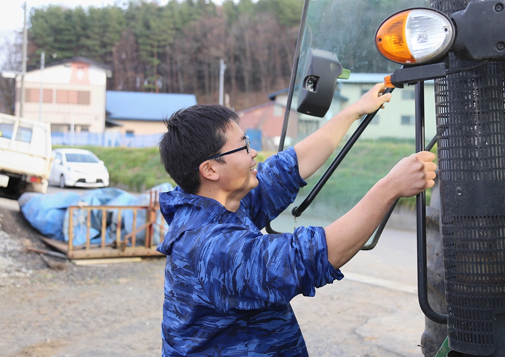 重機に乗る田澤さん