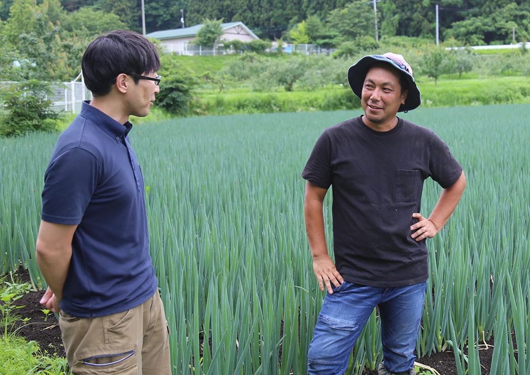 取材中の田沼さん