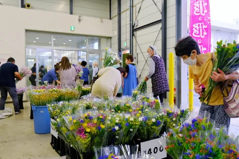 お盆市が盛況　ＪＡ新いわてたまやまふれあい市