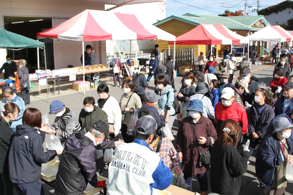 お客様大感謝祭、産直花野果大収穫祭の様子写真