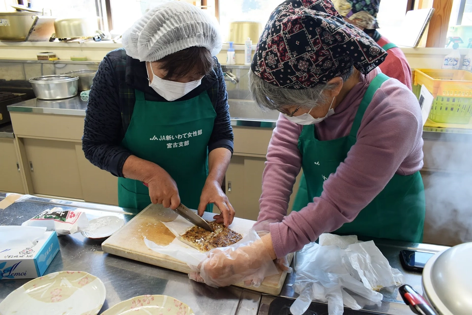 生米クルミゆべしを作る様子写真