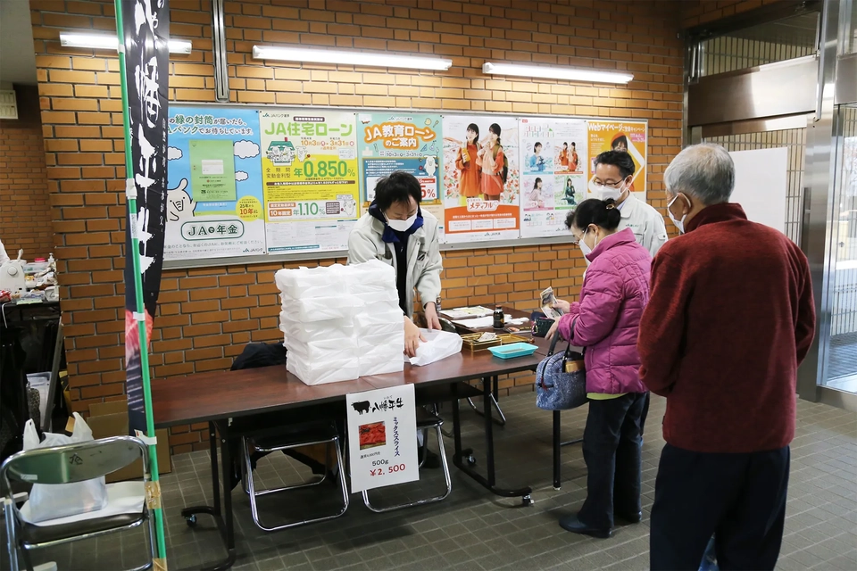 八幡平牛販売の様子写真