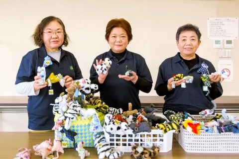 女性部員手作りの農作業安全キーホルダー　<br>生産者に贈り農作業事故防止呼びかけ