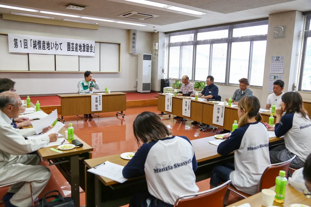 夏秋野菜生産現場視察の様子写真