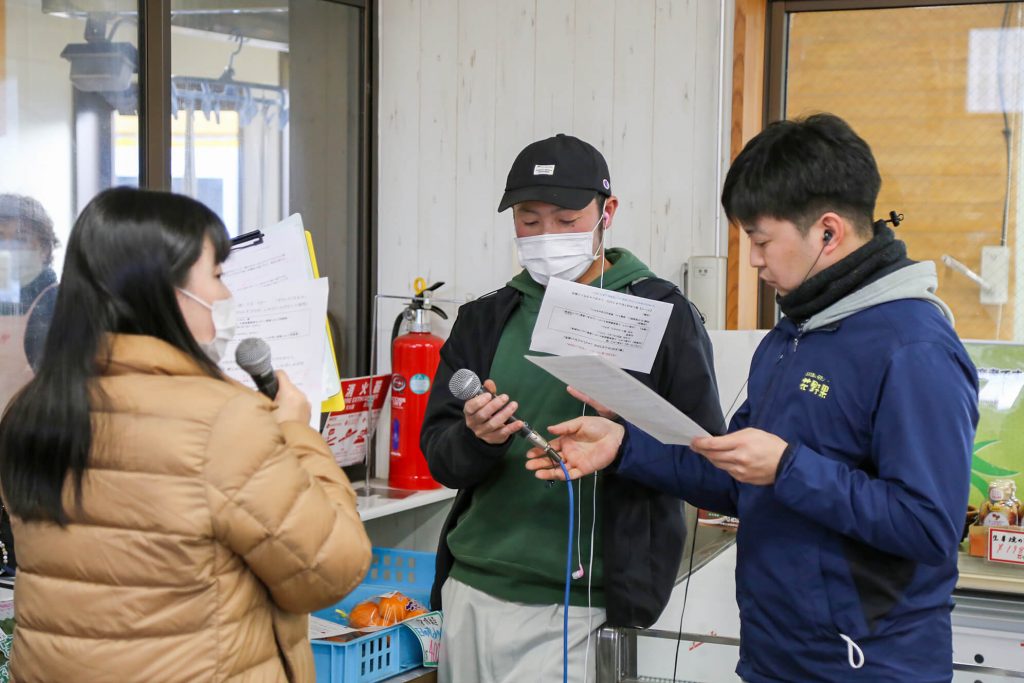 ふれあい産直ショップ花野果、しゃぶしゃぶセット販売の様子写真