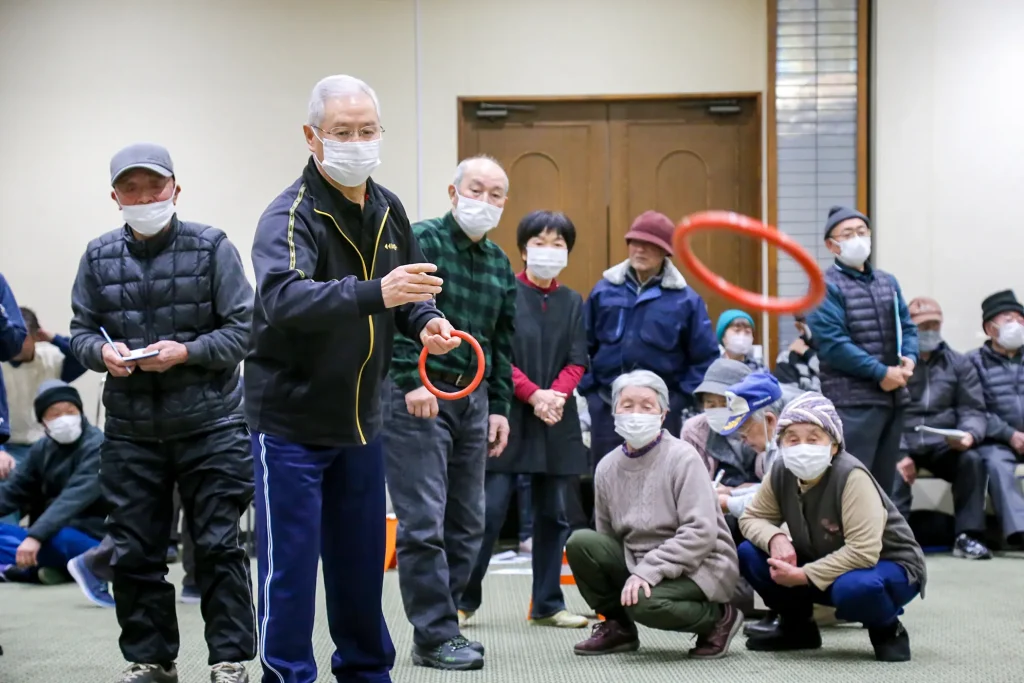 葛巻支所年金友の会わなげ大会の様子写真