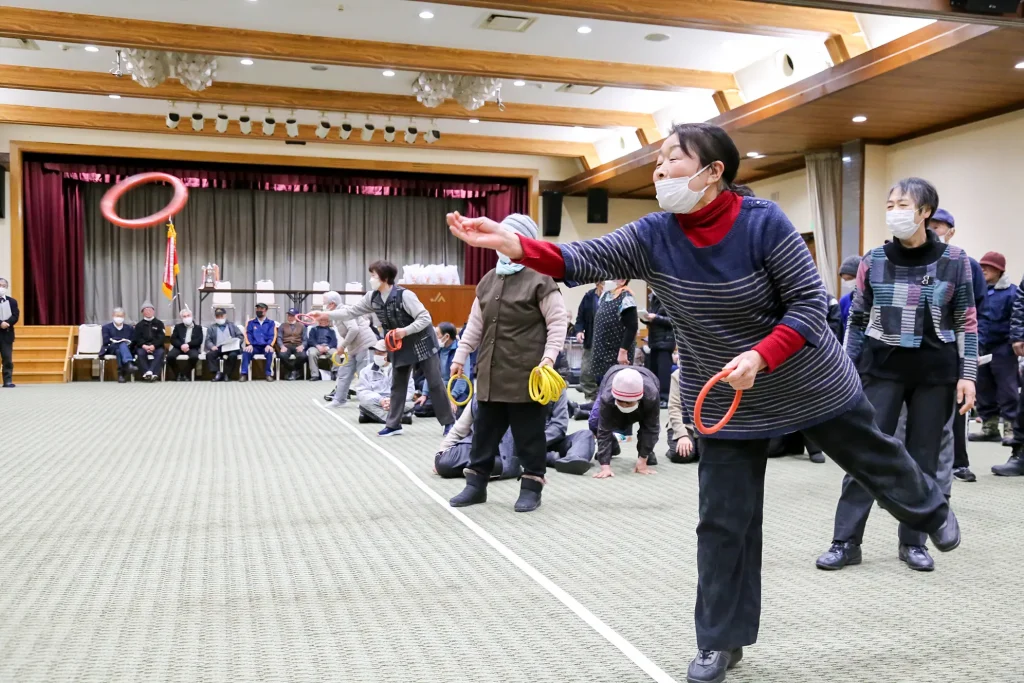 葛巻支所年金友の会わなげ大会の様子写真