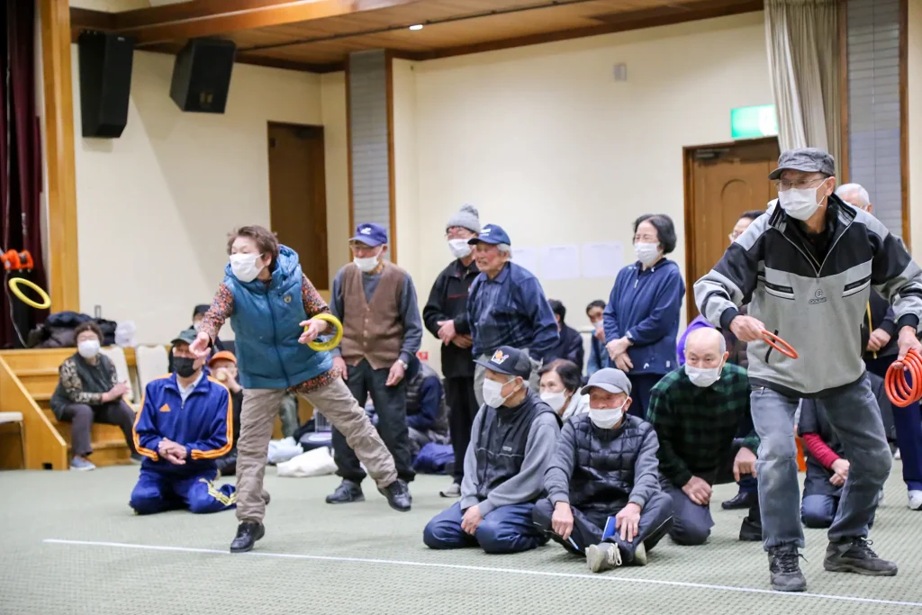 葛巻支所年金友の会わなげ大会の様子写真