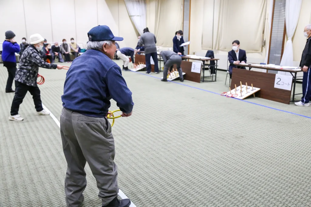 葛巻支所年金友の会わなげ大会の様子写真