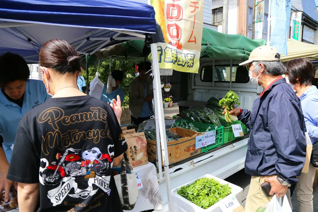 しずくいし軽トラ市の様子