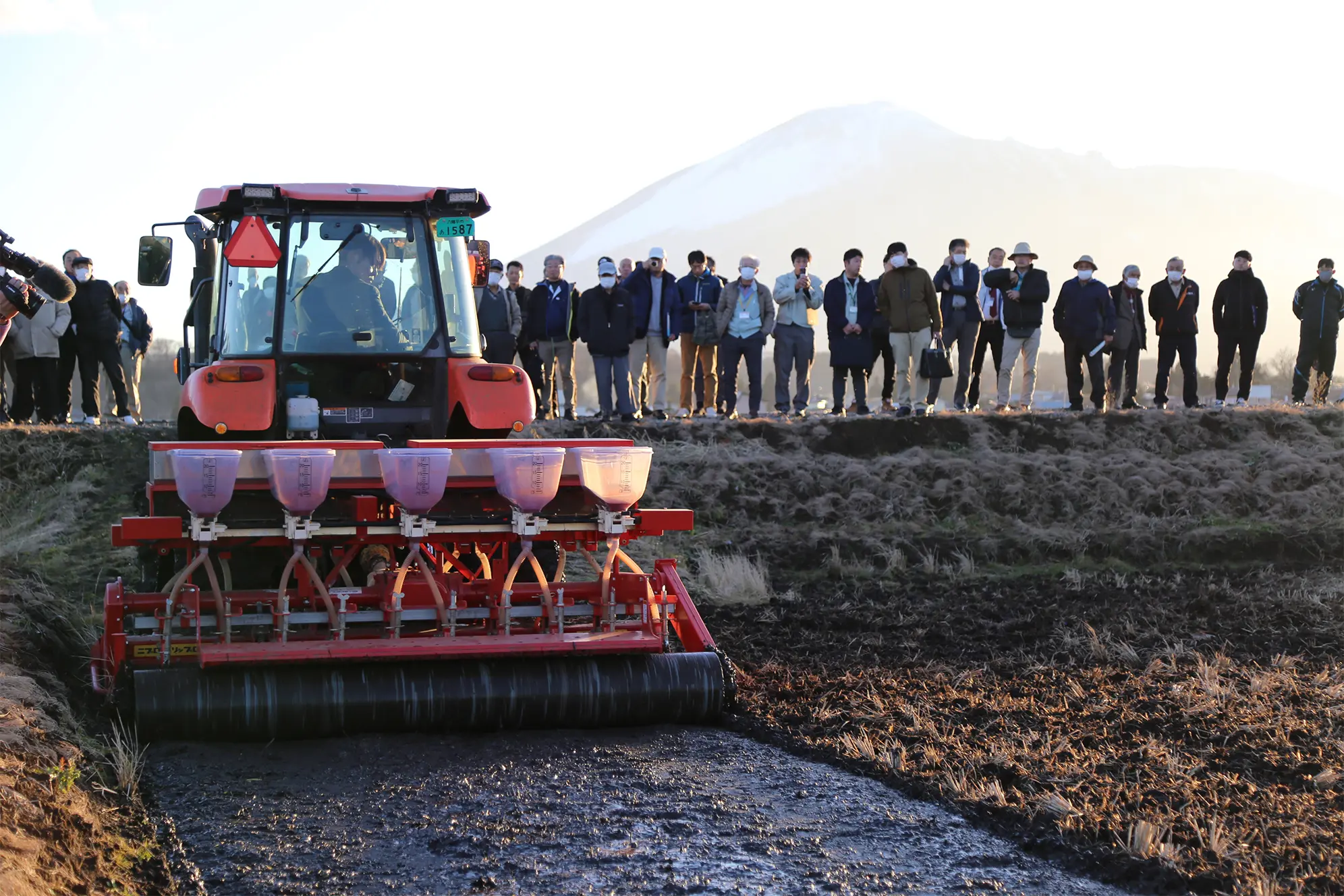 掛軸 映雪 農耕四季 共箱 農業 時代 稲作 B-1 有名作家の掛け軸 雪舟作 四季山水図（秋）