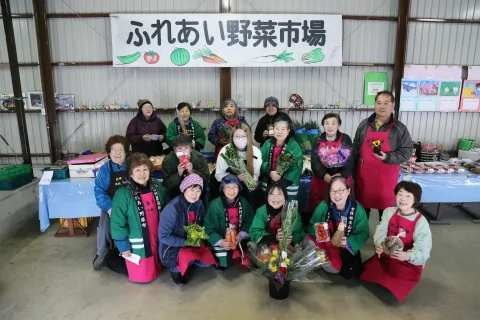 会話の花咲く　<br>たまやまふれあい市初市
