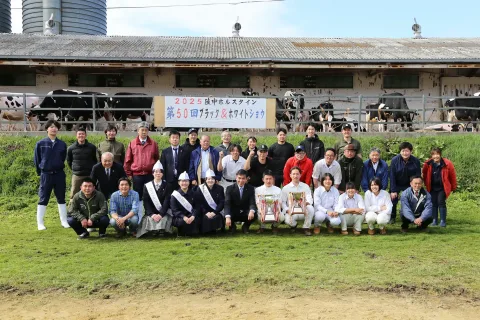 大芦さん、下舘さんグランドチャンピオンに　<br>陸中ホルスタインＢ＆Ｗショー