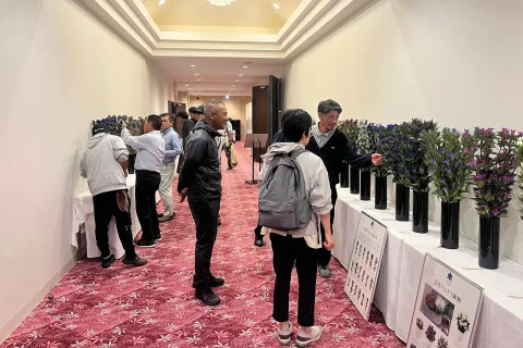 リンドウ農家一堂に　<br>「りんどうサミット」に全国から１５０人