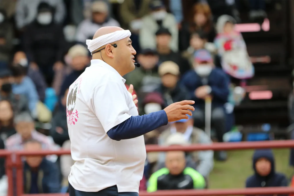平庭闘牛大会もみじ場所のようす