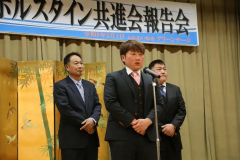 優等１頭、１等２頭入賞　<br>ホル全共労ねぎらう　葛巻町